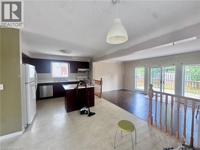 Building Photo - 379 Havendale Crescent