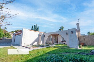 Building Photo - 324 S Palo Cedro Dr