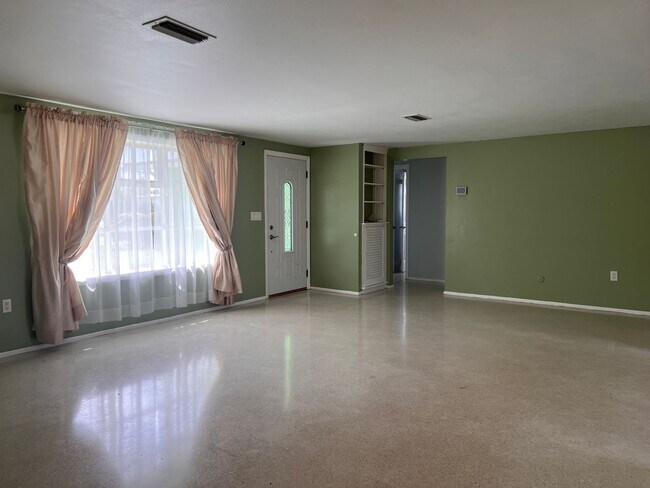 Building Photo - 3BR/2BA Single Family Home in South Venice