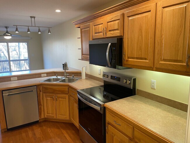 Foto del edificio - 4 bed/ 3 1/2 bath