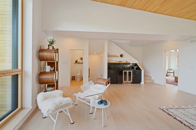 Foto del edificio - 730 Solitude Ln