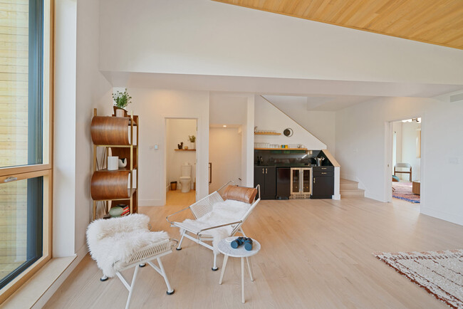 Building Photo - 730 Solitude Ln