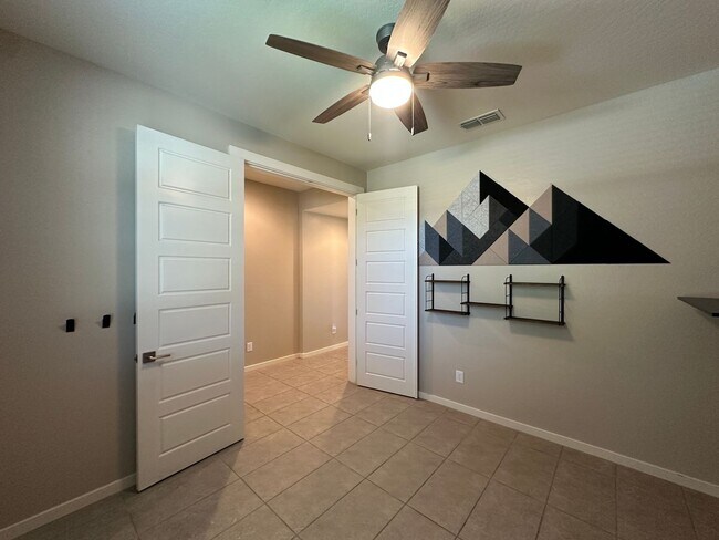Foto del edificio - Single Level Home with Split Floor Plan, D...