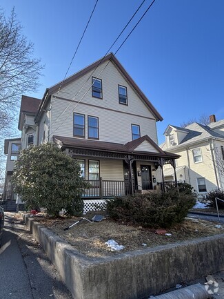 Building Photo - 713 Metropolitan Ave