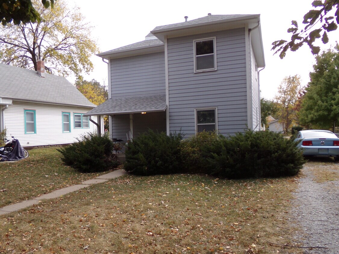 Primary Photo - BCR Nice 2 BR Duplex W/D Included