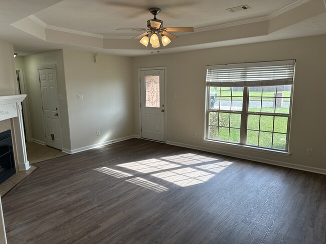 Foto del edificio - 2408 Versailles Dr