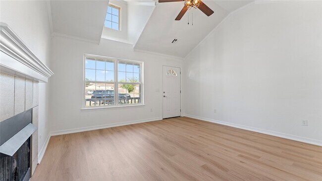 Building Photo - 1304 C Ct