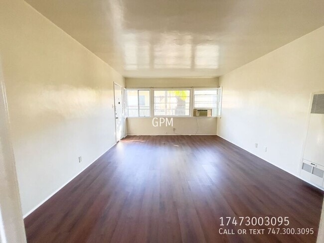 Building Photo - 4737 1/2 Beverly Blvd-