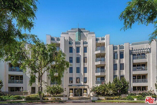 Foto del edificio - 5625 Crescent Prk W