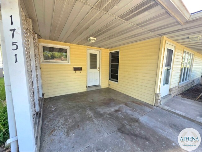 Foto del edificio - 3 Bedroom / 2 Bath House - NEAR CAPAHA PARK