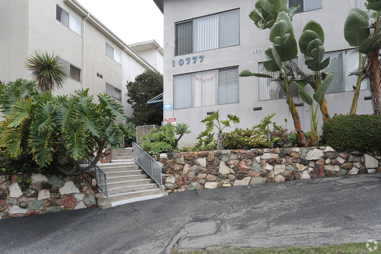 Building Photo - Tropicana Apartments