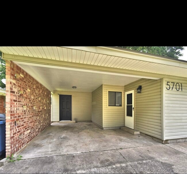 Building Photo - 5701 S Rockford Pl