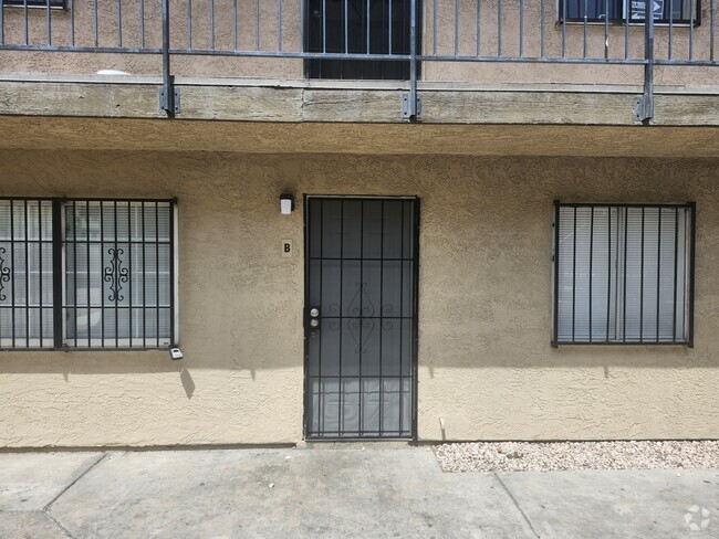Building Photo - 3437 E Cheyenne Ave