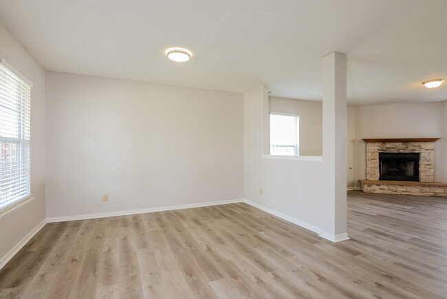 Building Photo - 10384 Carrington Way