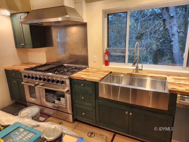 Building Photo - Stunning 2Bd/1.75 Ba Remodeled Mountain Ho...