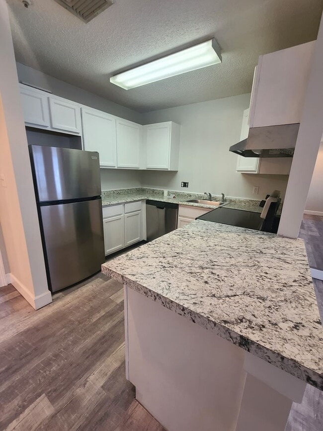 Foto del edificio - Hill Side Park Condominium