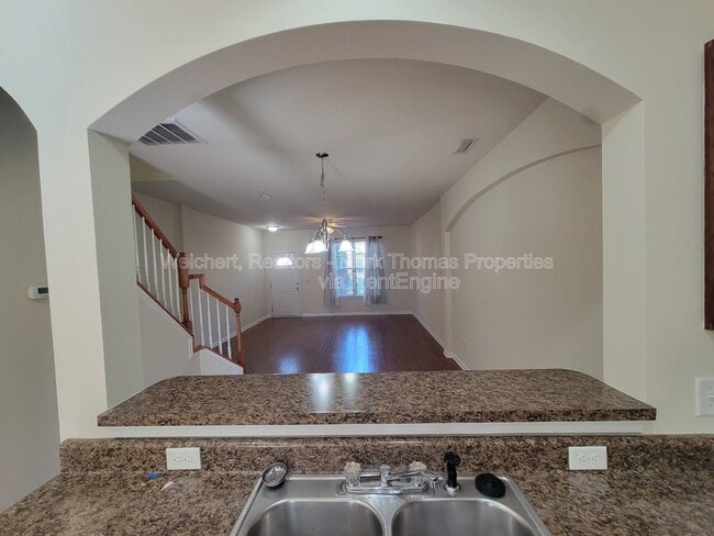 Building Photo - 100 Stratford Lakes Dr