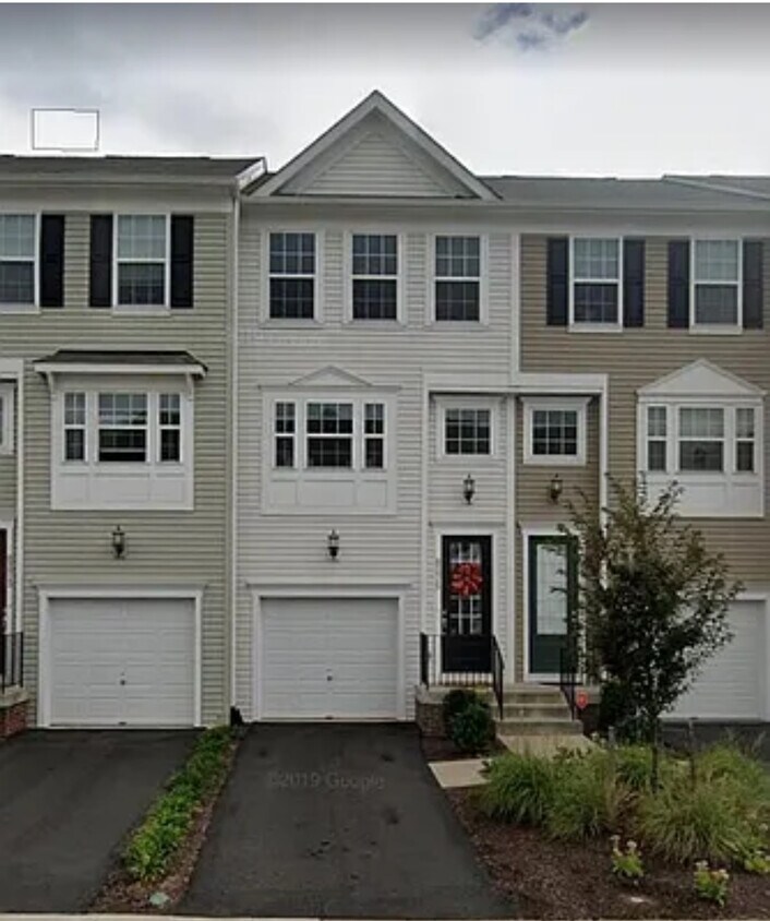Foto principal - 8275 Heritage Crossing Ct