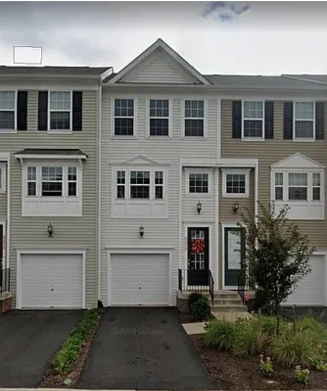 Building Photo - 8275 Heritage Crossing Ct
