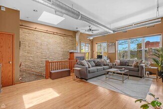 Building Photo - 1341 N Western Ave