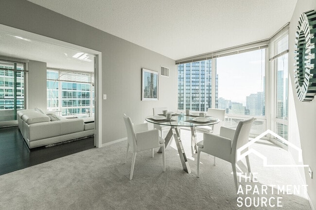 Photo - 345 E Ohio St Apartment