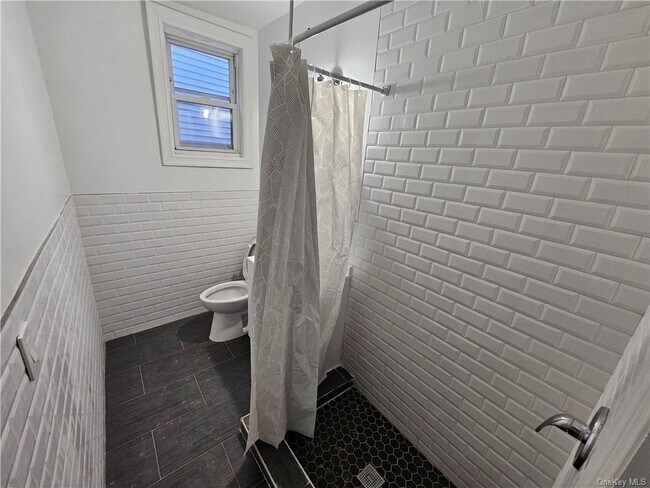 Foto del edificio - 182 Ashford Ave