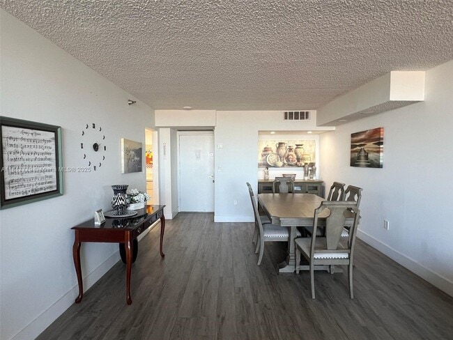Building Photo - 20505 E Country Club Dr