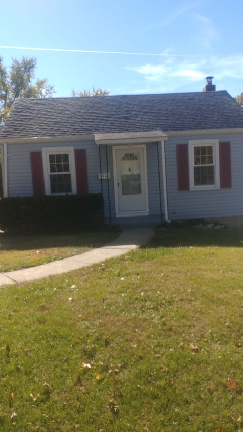 Foto principal - 9946 Carlyle Ave