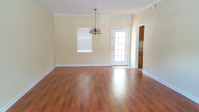 Foto del edificio - 410 S College St