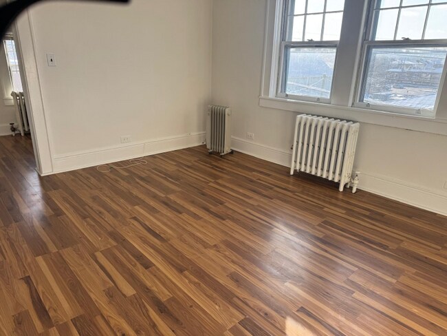 Foto del edificio - 334 Midland Ave