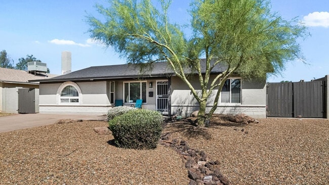 Building Photo - 208 E Oxford Dr