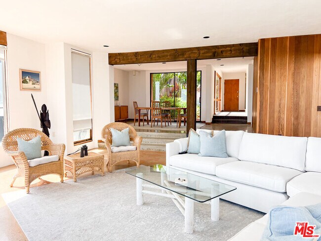 Foto del edificio - 24150 Malibu Rd