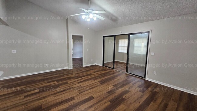 Building Photo - 3545 Villa Pl