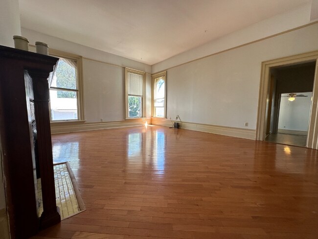 Foto del edificio - 501 E 7th St