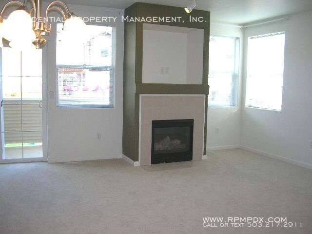 Building Photo - 15170 SW Warbler Way