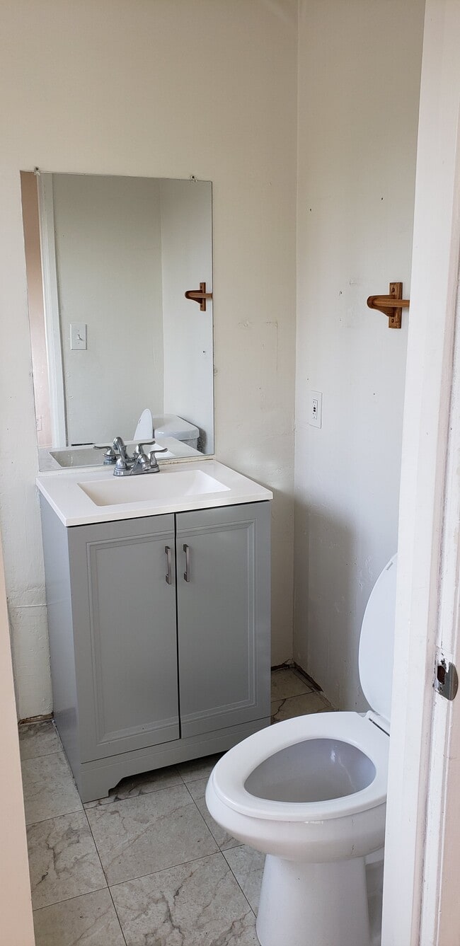 Foto del edificio - 705 S Chevy Chase Dr