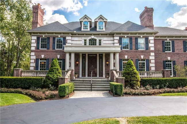 Foto del edificio - 899 Lone Pine Rd