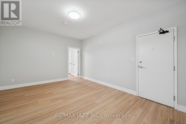 Photo du bâtiment - 251 Simcoe St S