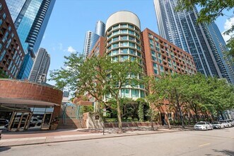 Building Photo - 480 N McClurg Ct