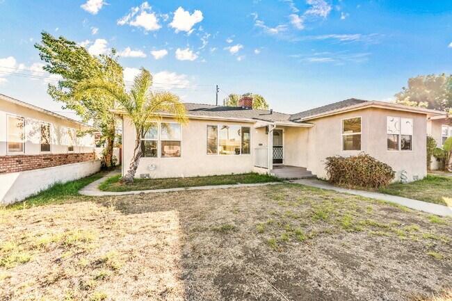 Foto del edificio - "Charming 2-Bedroom Retreat on Douglas Ave...