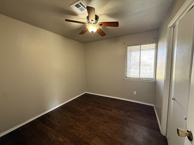 Photo - 1013 Mercury Cir House