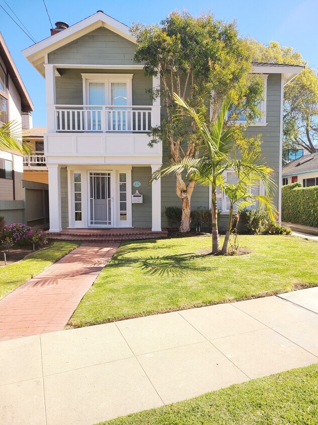 Primary Photo - 212 Camino Real