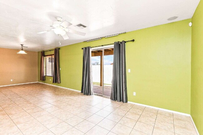 Foto del edificio - 2426 W Silverbell Tree Dr