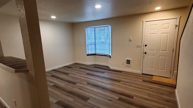 Foto del edificio - 821 Kaiser Rd NW