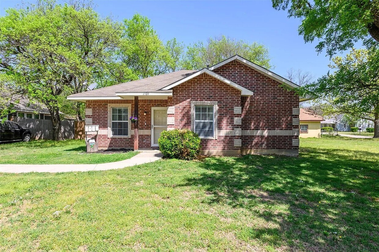 Foto principal - 1327 Cherry St
