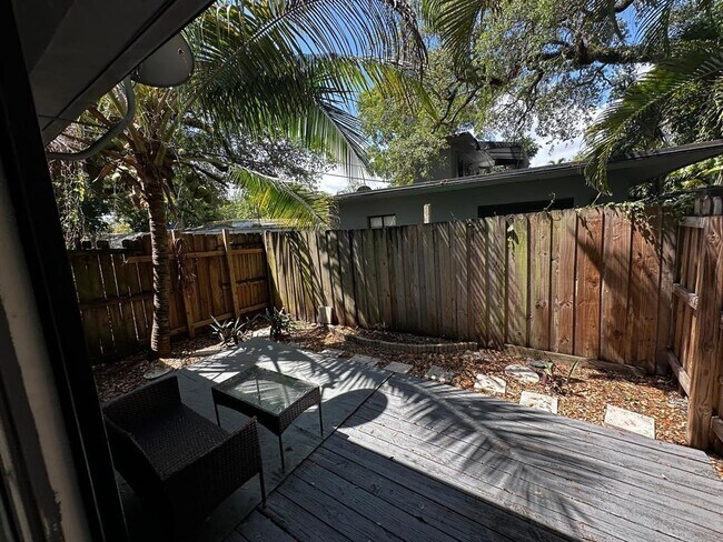 Building Photo - 1418 SW 27th St