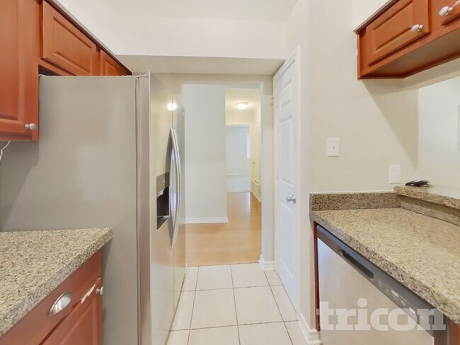 Foto del edificio - 8311 Rock Brook St