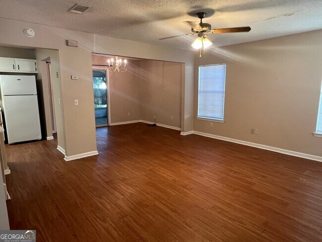 Building Photo - 105 Driftwood Ct