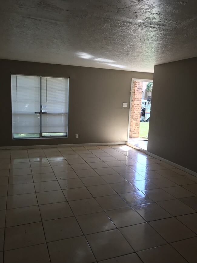 Building Photo - 3404 Lantern Ln