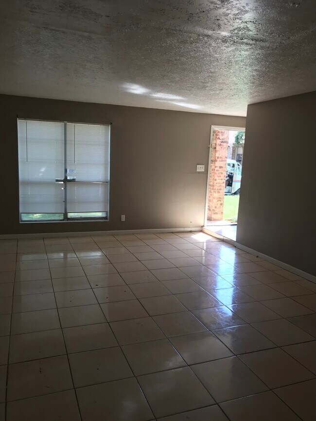 Foto del edificio - 3404 Lantern Ln